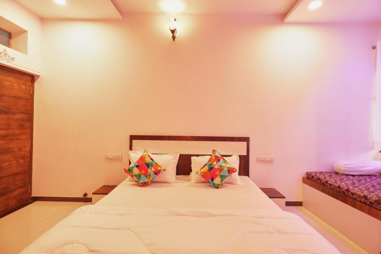 Hotel Neev Haweli Udaipur Esterno foto