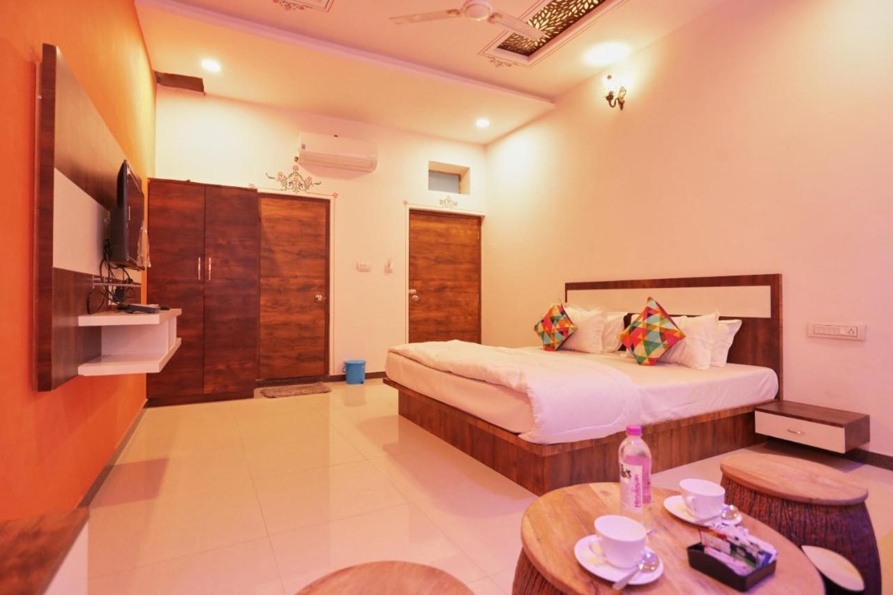Hotel Neev Haweli Udaipur Esterno foto